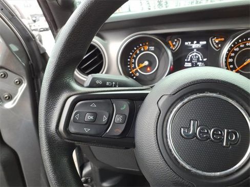 Used 2022 Jeep Gladiator Sport image 18