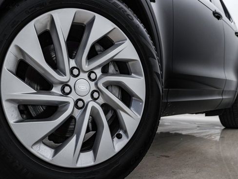 Used 2025 Land Rover Discovery S image 5