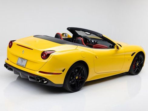 Used 2016 Ferrari California T image 3