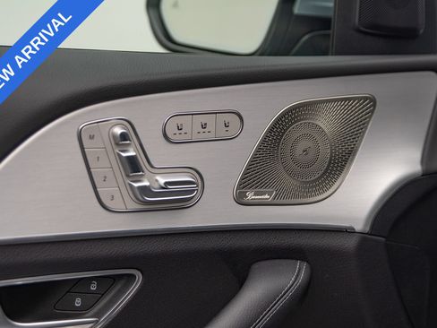 Used 2025 Mercedes-Benz GLS 450 4MATIC image 11