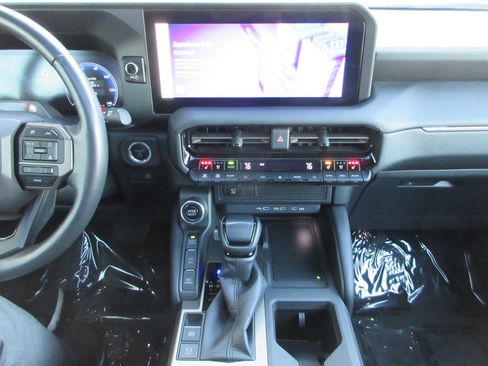 Used 2024 Toyota Land Cruiser image 38