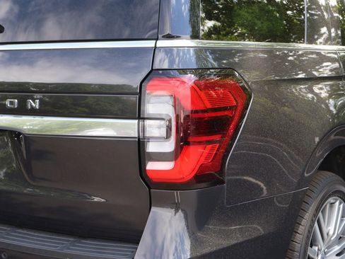 Used 2022 Ford Expedition Platinum AWD/4WD image 7