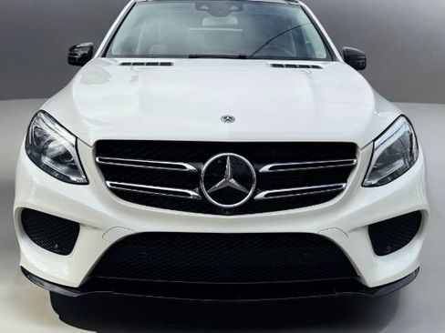 Used 2019 Mercedes-Benz GLE 400 4MATIC image 3