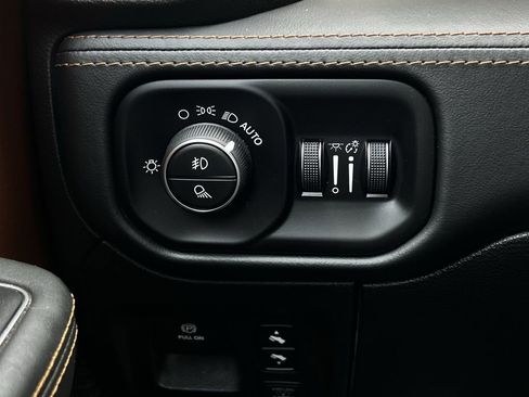 Used 2019 RAM 1500 Limited w/ Body Color Bumper Group AWD/4WD image 29