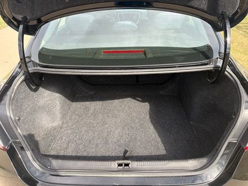 Used 2016 Chrysler 200 Limited image 6