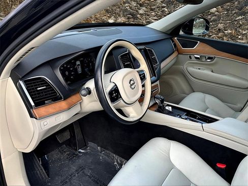 Used 2021 Volvo XC90 T6 Momentum w/ Protection Package Premier image 12