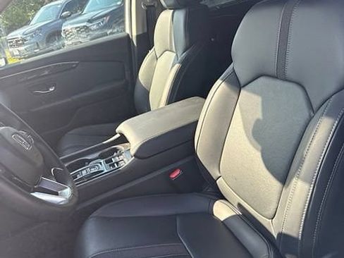Used 2025 Honda Pilot EX-L image 10