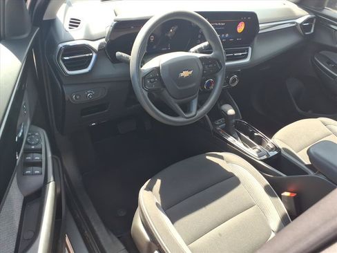 Certified 2025 Chevrolet TrailBlazer LT AWD/4WD image 9