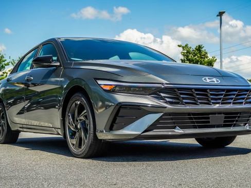 New 2026 Hyundai Elantra SEL Sport Premium FWD image 4
