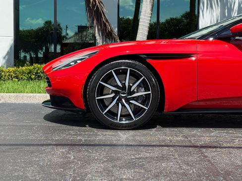 Used 2020 Aston Martin DB11 Volante RWD image 13
