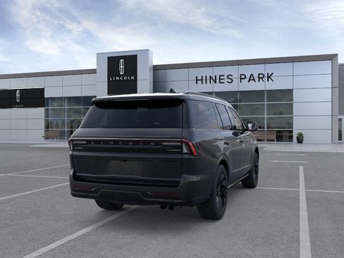 New 2026 Lincoln Navigator Reserve AWD/4WD image 8