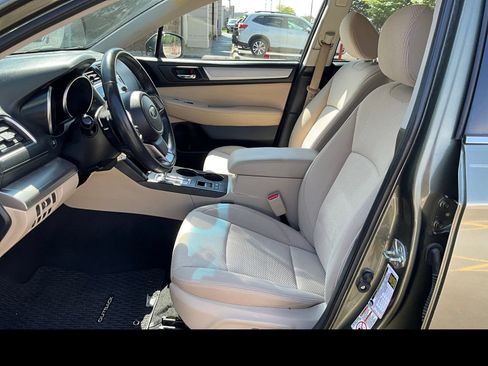 Used 2018 Subaru Outback 2.5i Premium AWD/4WD image 2