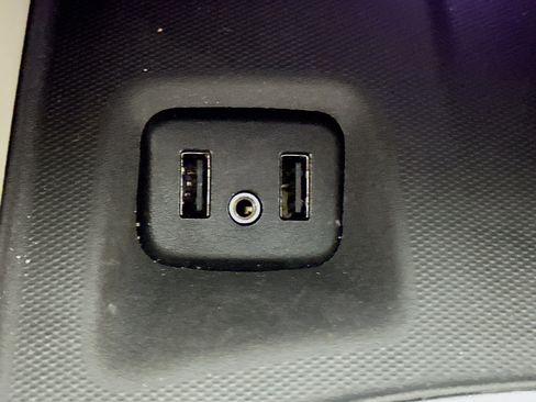 Used 2019 Buick Enclave Essence image 25