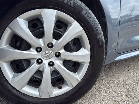 Used 2021 Toyota Corolla LE image 29