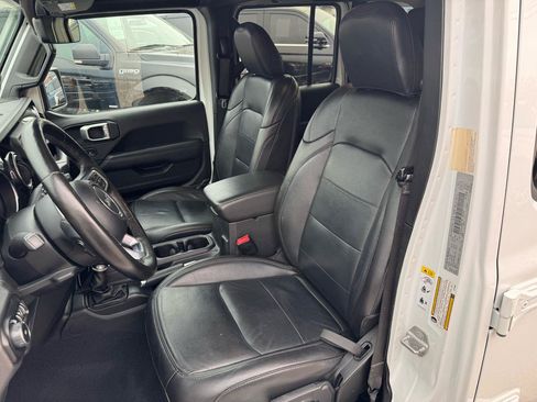 Used 2020 Jeep Wrangler Unlimited Sahara AWD/4WD image 12