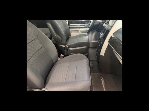Used 2010 Dodge Grand Caravan SXT w/ Entertainment Group 2 FWD image 18