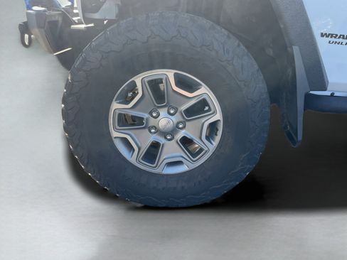 Used 2017 Jeep Wrangler Unlimited Rubicon w/ Cold Weather Group image 24