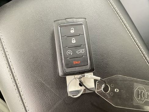 Used 2023 Jeep Grand Cherokee Limited image 32