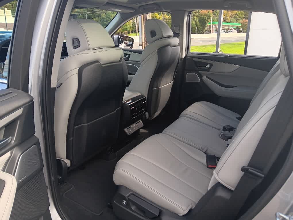 Used 2026 Acura MDX w/ Technology Package AWD/4WD image 14