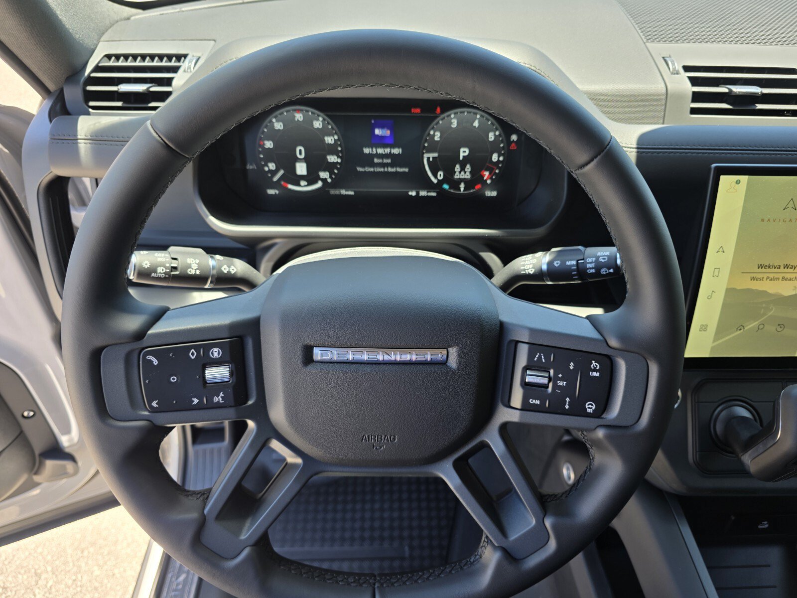 Used 2026 Land Rover Defender 130 X-Dynamic SE AWD/4WD image 14