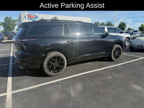 Used 2025 Chevrolet Traverse RS AWD/4WD image 3
