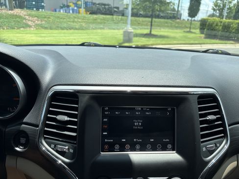 Certified 2021 Jeep Grand Cherokee Laredo AWD/4WD image 26