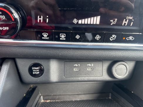 Used 2024 Nissan Rogue SV image 36