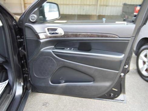 Used 2012 Jeep Grand Cherokee Laredo image 28