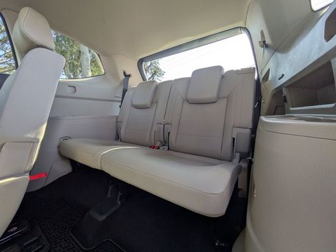 Used 2023 Volkswagen Atlas SE image 17