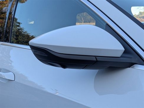 Used 2024 Audi Q8 e-tron Premium Plus w/ Premium Plus Package image 10