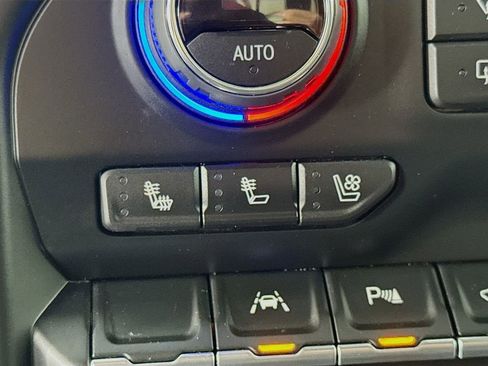 Used 2022 Chevrolet Silverado 1500 High Country w/ Technology Package image 21