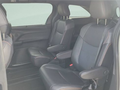 Used 2023 Toyota Sienna XSE FWD image 10