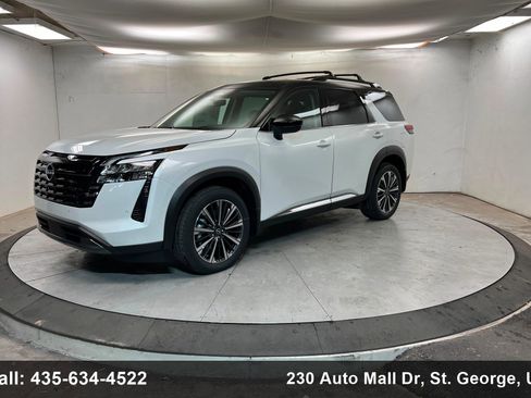New 2026 Nissan Pathfinder Platinum image 1