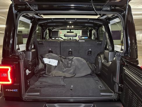 Used 2021 Jeep Wrangler Unlimited Sahara w/ Cold Weather Group image 6