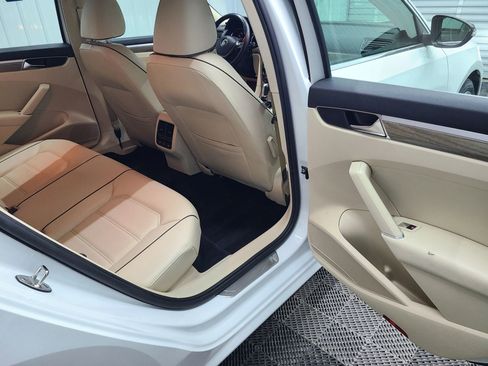 Used 2018 Volkswagen Passat 2.0T SE image 40