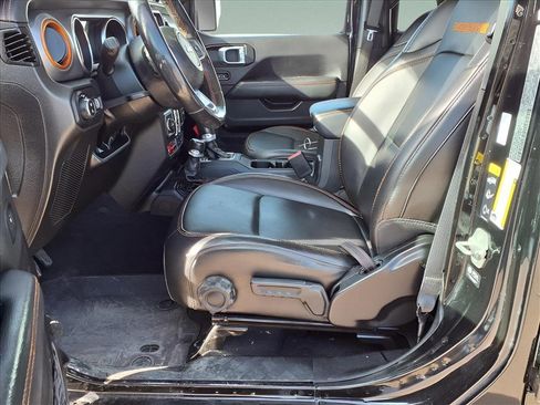 Used 2023 Jeep Gladiator Mojave w/ Cold Weather Group image 21