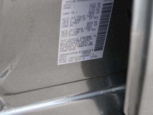 Used 2024 Nissan Titan SV w/ SV Convenience Package image 28