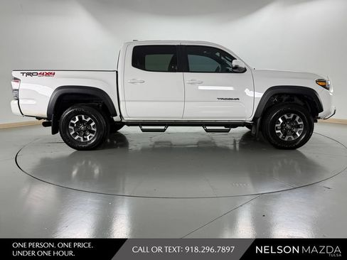 Used 2020 Toyota Tacoma TRD Off-Road w/ TRD Premium Off Road Package AWD/4WD image 5