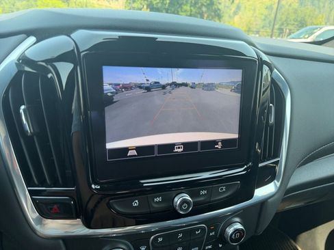 Used 2022 Chevrolet Traverse LT AWD/4WD image 17