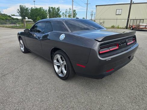 Used 2018 Dodge Challenger R/T RWD image 5