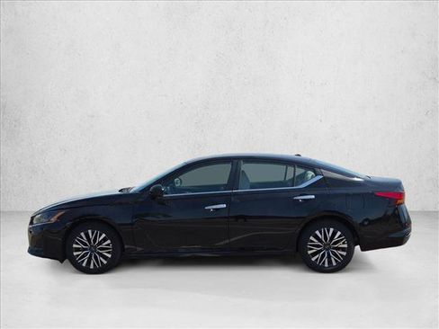 Used 2025 Nissan Altima 2.5 SV FWD image 8