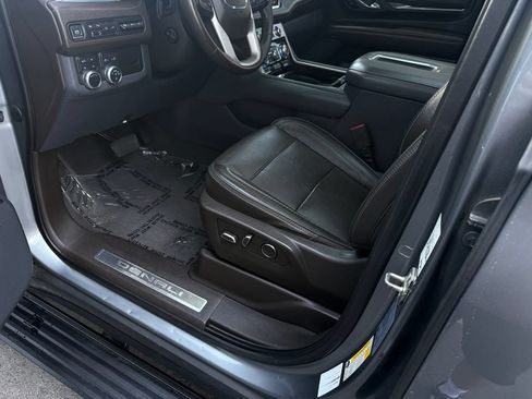 Used 2021 GMC Yukon XL Denali w/ Denali Premium Package AWD/4WD image 19
