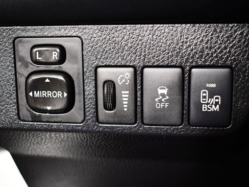 Used 2015 Toyota RAV4 Limited image 36
