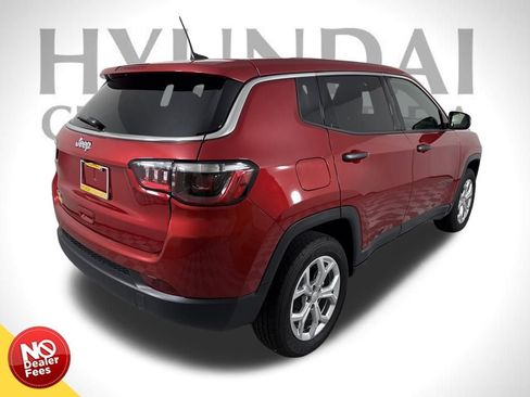 Used 2024 Jeep Compass Sport image 3