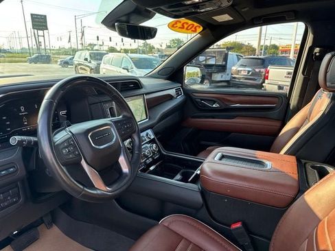 Used 2023 GMC Yukon XL Denali Ultimate AWD/4WD image 11