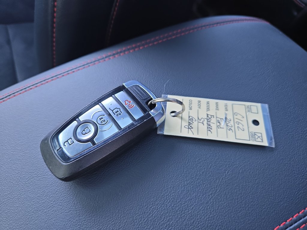 Used 2025 Ford Explorer ST AWD/4WD image 31