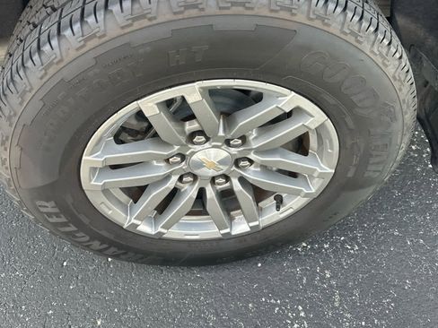 Used 2024 Chevrolet Colorado LT w/ LT Convenience Package II image 4