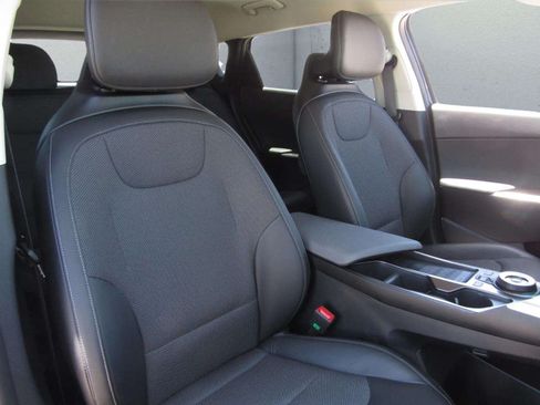 Used 2024 Kia EV6 Light RWD image 9