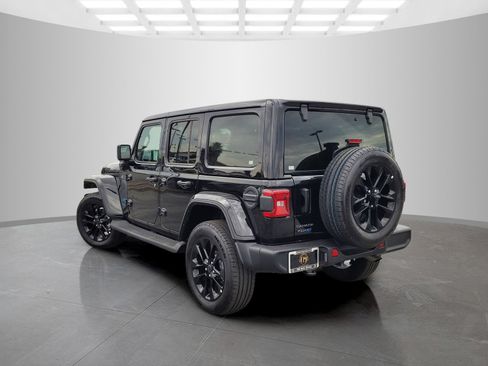 Used 2025 Jeep Wrangler Unlimited Sahara AWD/4WD image 8