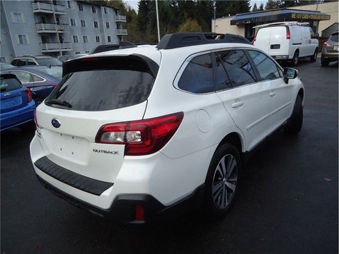 Used 2018 Subaru Outback 2.5i Limited image 6